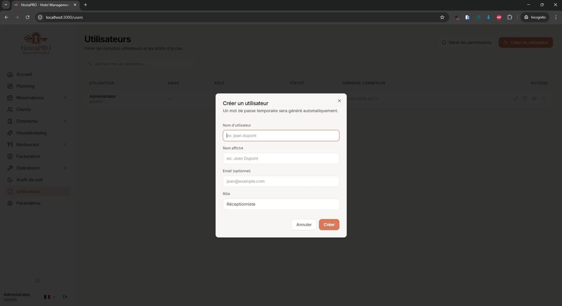 Formulaire de création d'utilisateur HostaPRO pour ajouter des comptes personnel avec attribution de rôle et identifiants d'accès