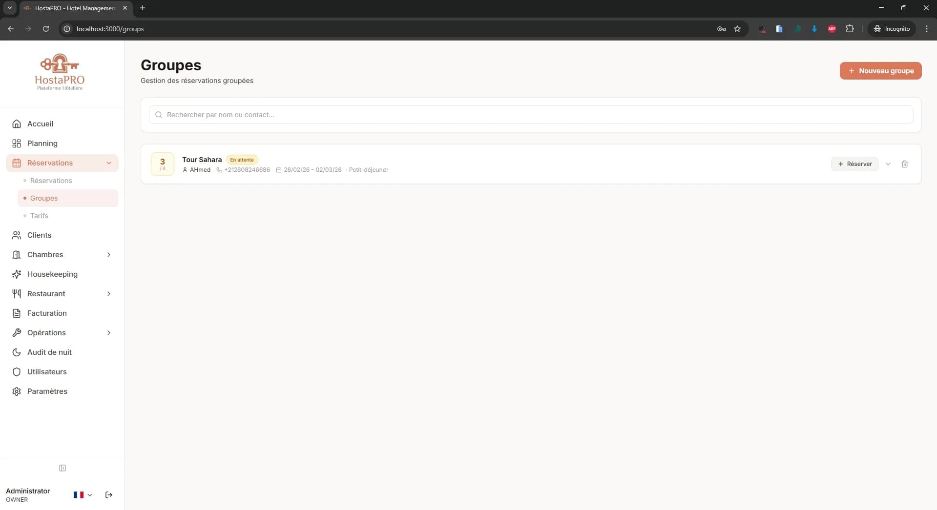 Vue de réservation de groupe HostaPRO gérant plusieurs chambres réservées sous une même réservation collective